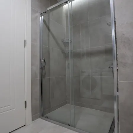 Prime Getaway Luxurious 2br Apt, Perfect Стамбул